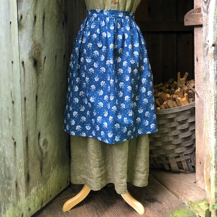 Tasha Tudor-Style Half-Apron - White Petal